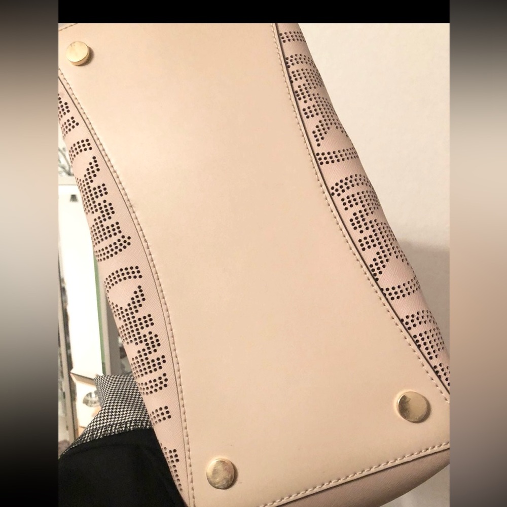Michael Kors Voyager Tote in Blush /Pink EUC - Picture 8 of 9